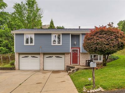 690 Regency Dr, Pittsburgh, PA, 15239