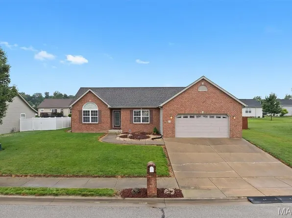 50 N Harvest Crest Ct, Highland, IL 62249