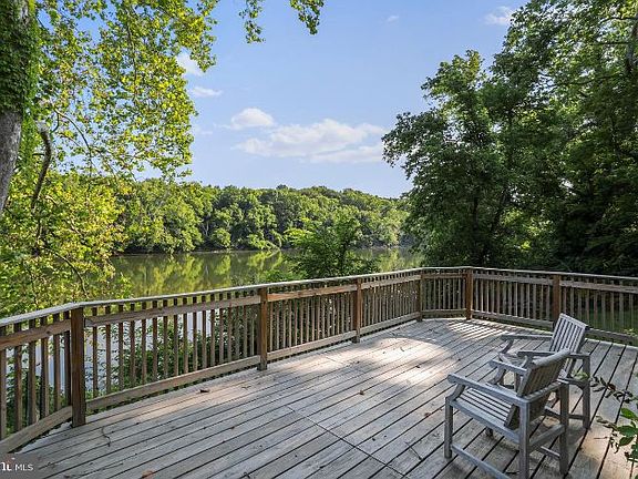 4th image of 207 Riverview Shores Dr