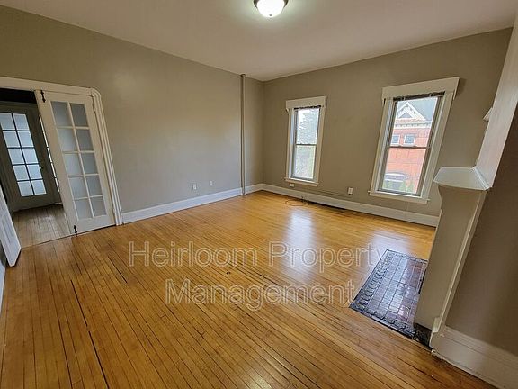 4th image of 1421 E Superior St #2