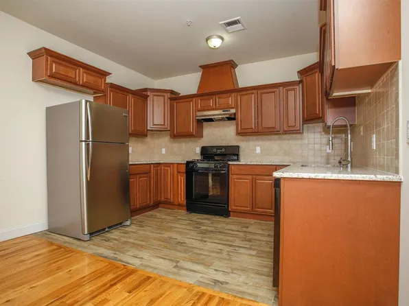 231 Hutton Street image 2 of 13