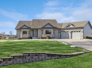 8880 NW Beaver Dr, Johnston, IA 50131