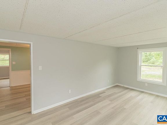 4th image of 1043 Ford Ave