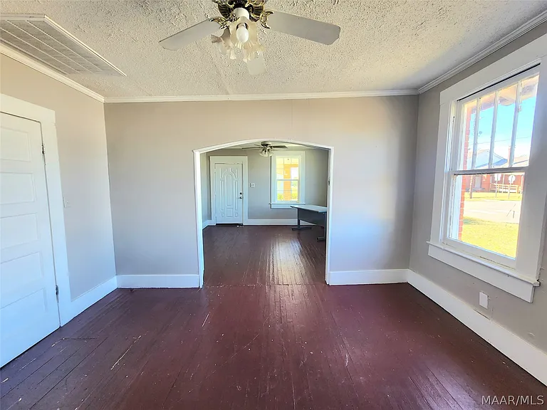 210 W Osceola St — Photo 15