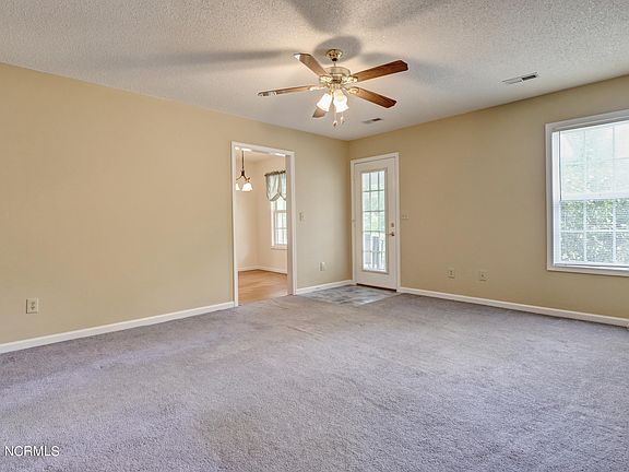5th image of 8114 Webster Ct NE
