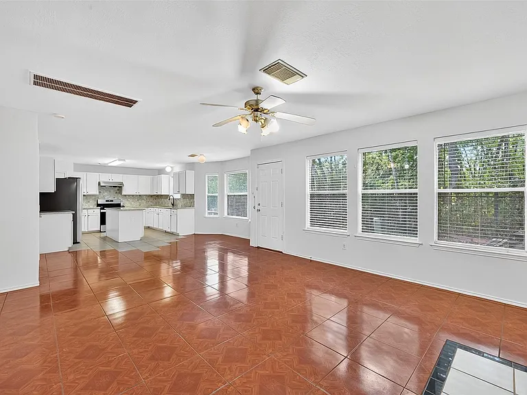 8366 Golf Green Cir — Photo 12