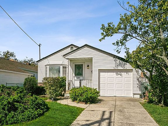 2nd image of 10417 Avenue