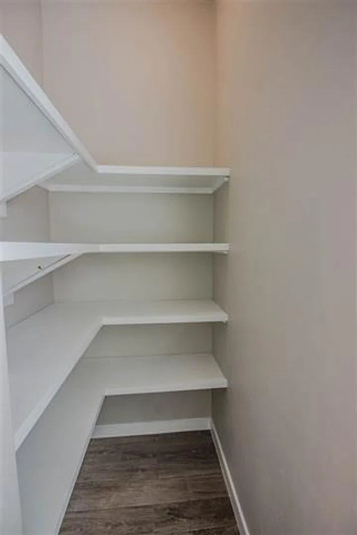 Spectacular 3 bed 2 bath home — Photo 4