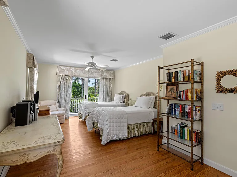 1554 N Ocean Way — Photo 21