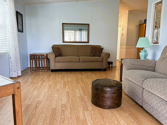 5th image of 372 Camellia Dr