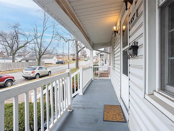 3rd image of 3137 Tamm Ave