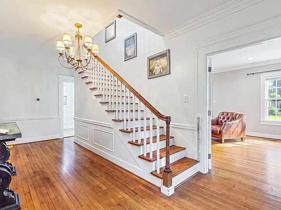 4th image of 2202 Jasmine St