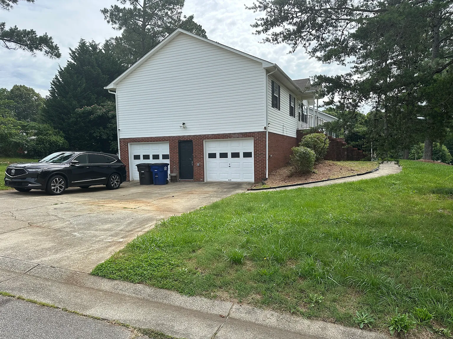 3 bed, 2.5 bath, 1632 sqft, $1,795 — Photo 2