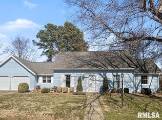 2914 W Kent Dr, Carbondale, IL 62901