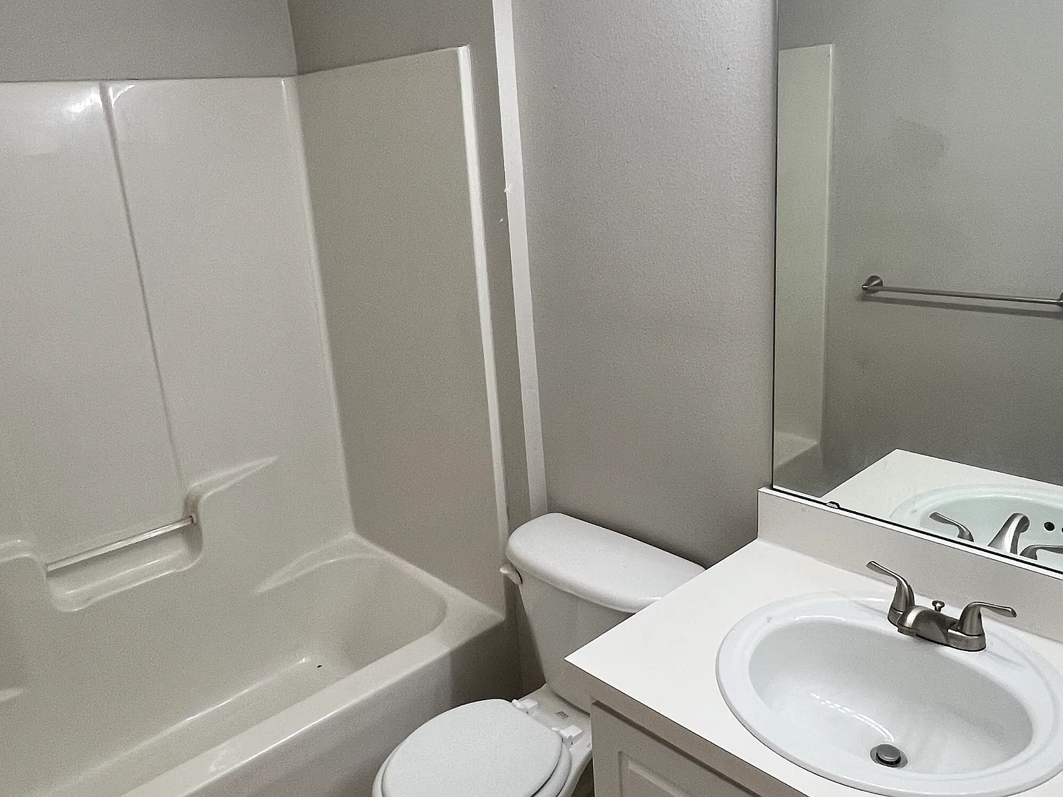 2 bed, 1025 sqft, $1,300 — Photo 4