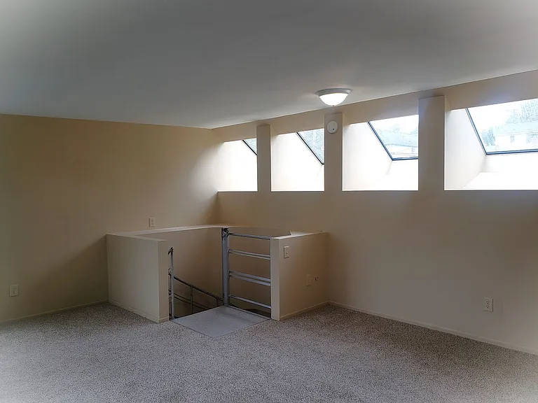 8316 SW Terwilliger Blvd — Photo 9