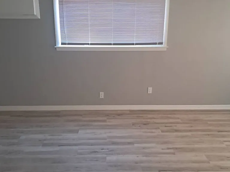 7900 W Potomac Ave — Photo 16