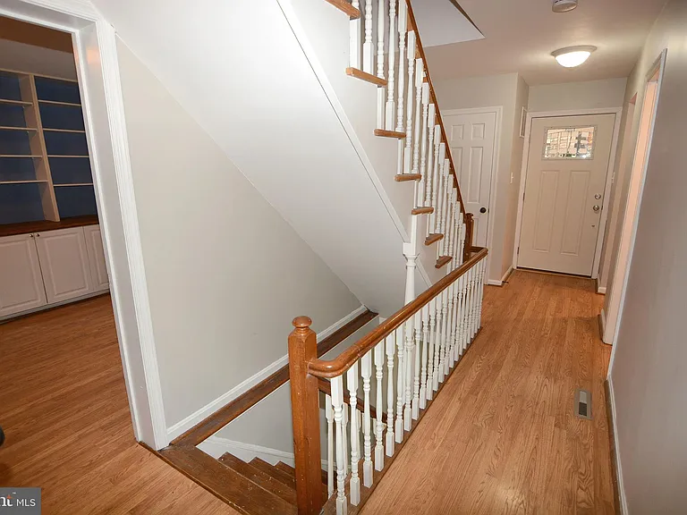1666 Albermarle Dr — Photo 2