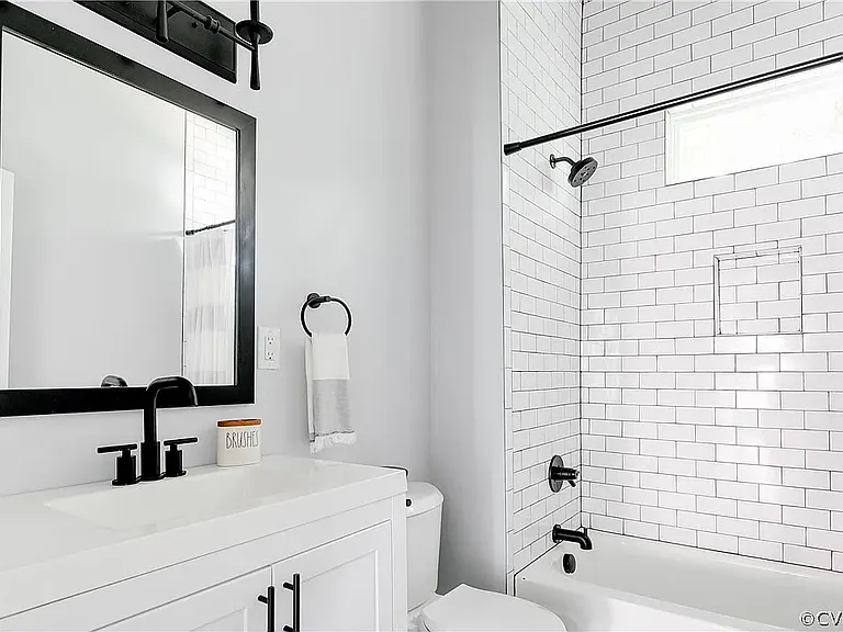 205 Poe St — Photo 46