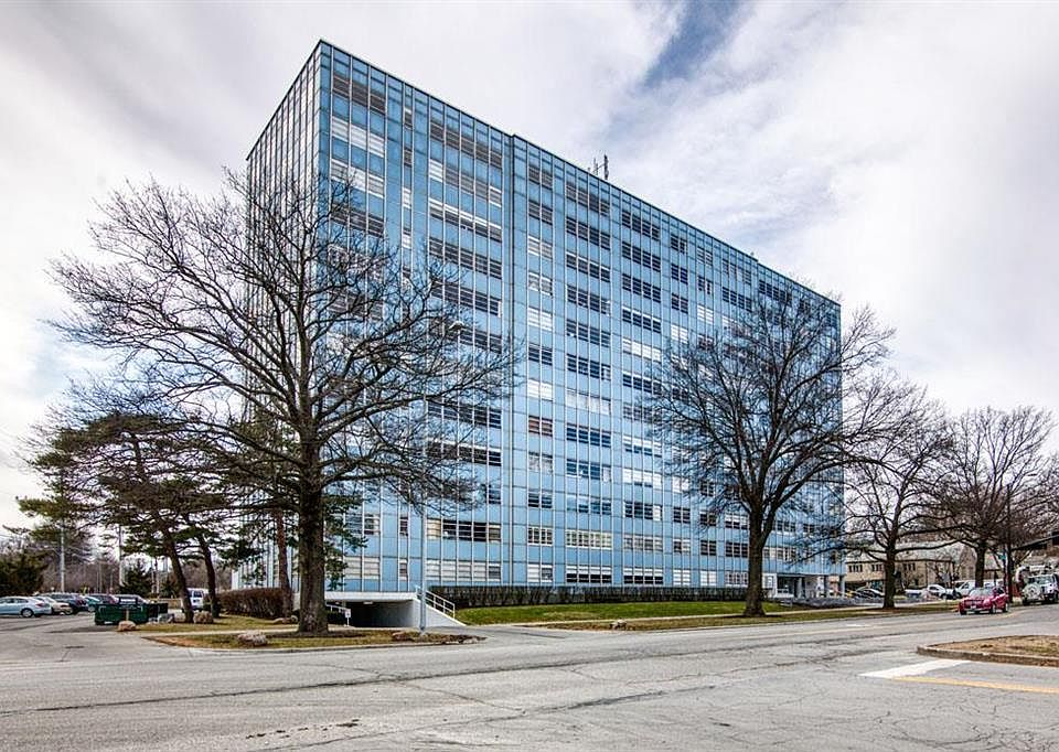 1st image of 333 W Meyer Blvd Floor 7