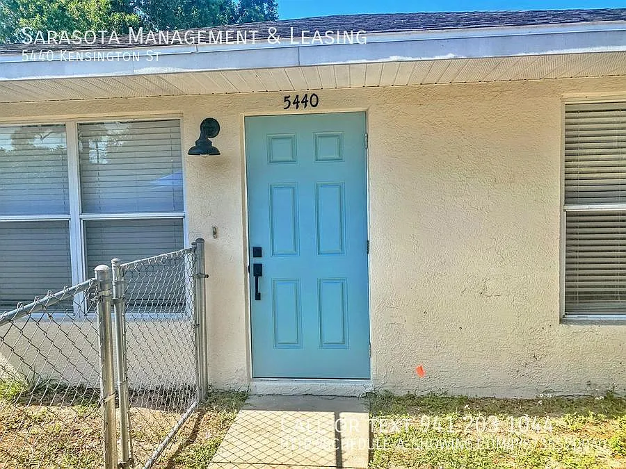 Recently Renovated 2 Bedroom 2 Bath duplex! — Photo 1