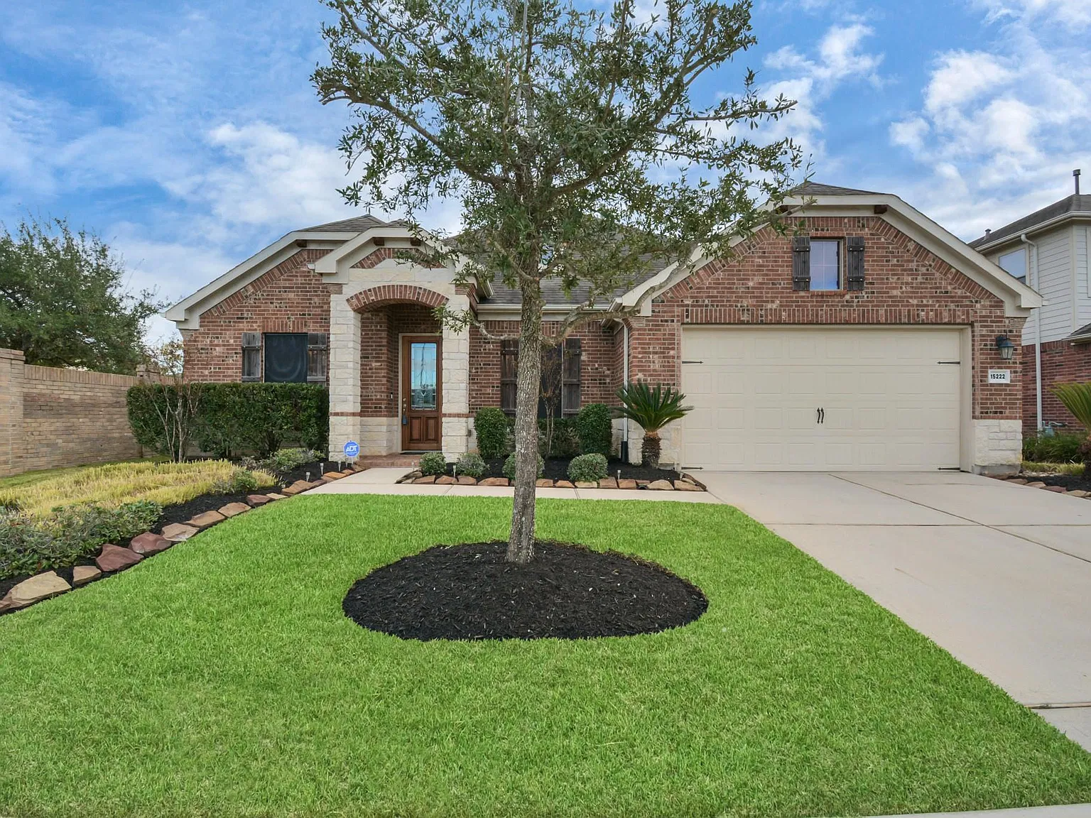 3 bed, 3.5 bath, 3415 sqft, $3,000 — Photo 1