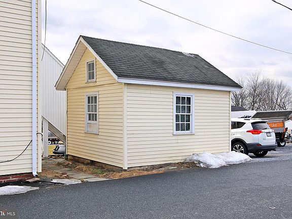 5th image of 19 S Lancaster St