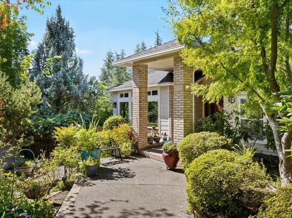 4760 Torrey Pines Dr, Medford, OR 97504