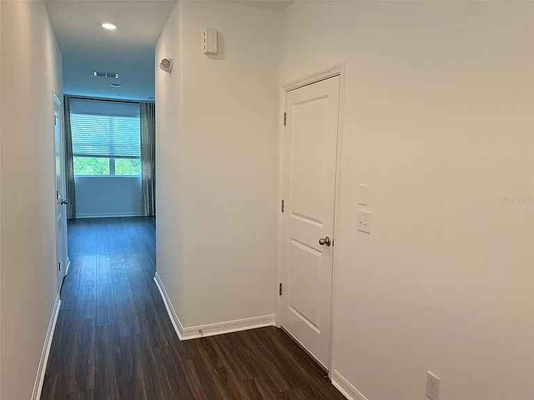 306 Madison Dr — Photo 2