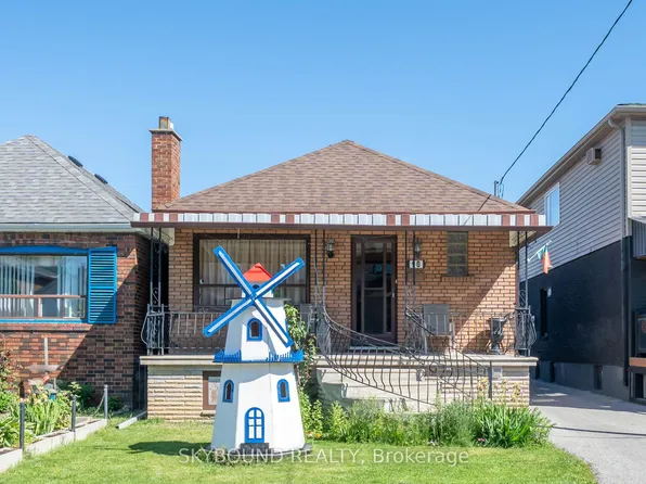 90 Ypres Rd, Toronto, ON M6M 1P3