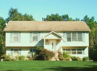 318 Bull Rd, Rock Tavern, NY 12575