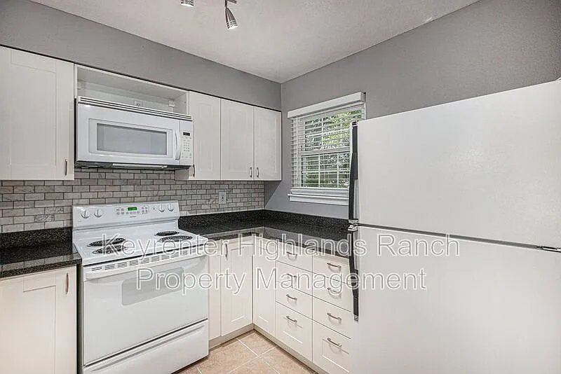2 bed, 1.5 bath, 1268 sqft, $2,395 — Photo 3