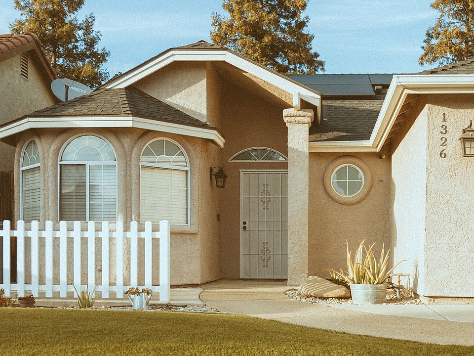 curb view of front of house