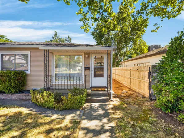 1040 Lincoln St, Redding, CA 96001