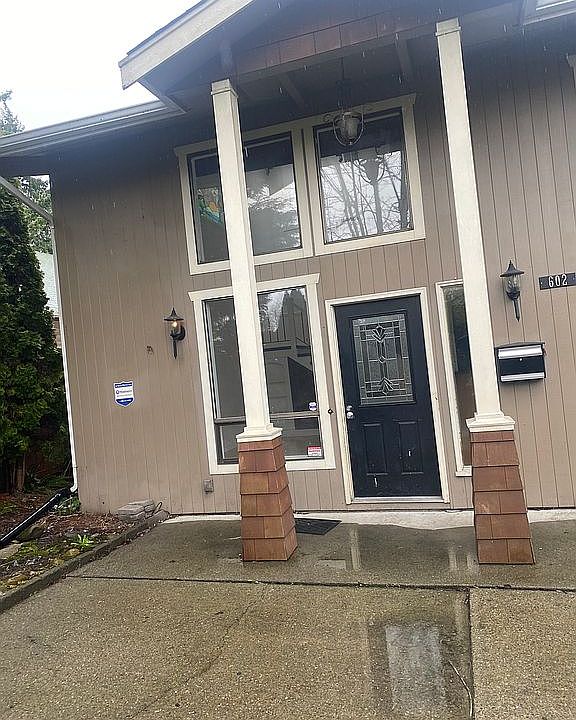 1st image of 602 8th St SE