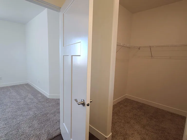 74 W Silver Springs Dr — Photo 33