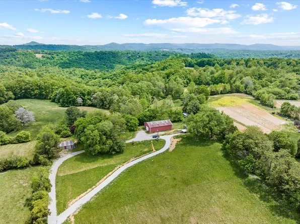 2159 Fairview Rd, Byrdstown, TN 38549