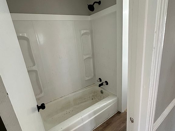 4th image of 808 Cobb Cir