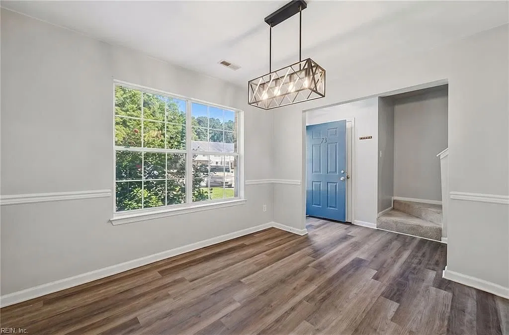 3 bed, 2.5 bath, 1360 sqft, $1,900 — Photo 2