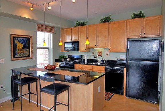 3rd image of 5 E 14th Pl APT 1005