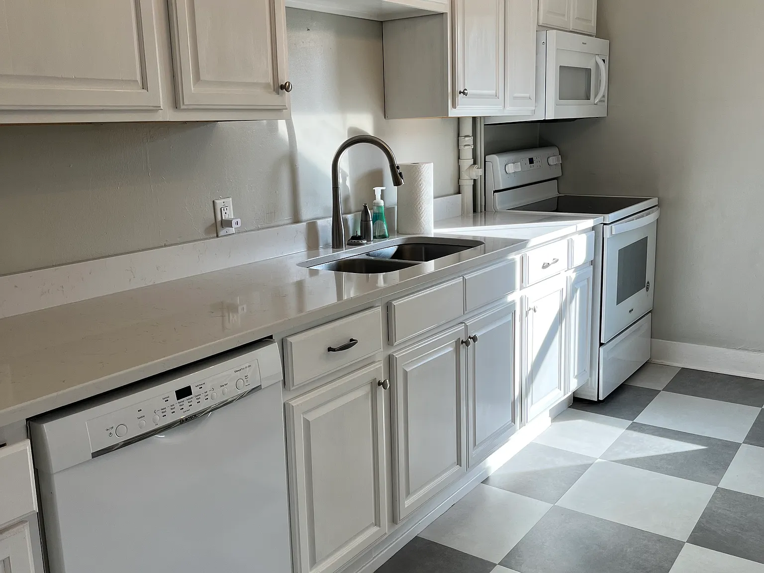 2 bed, $1,250 — Photo 1