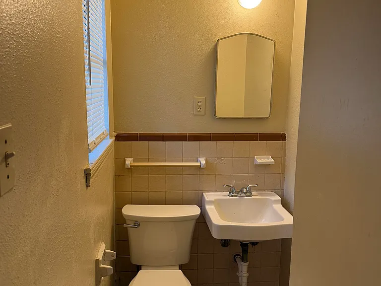 1617 Leigh Dr — Photo 9