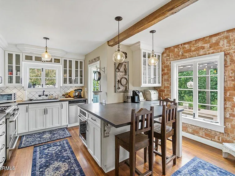 514 W Palm Ln — Photo 2