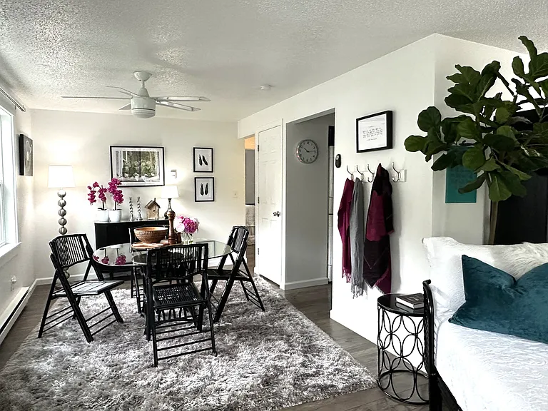 842 Phoenix St NE — Photo 5