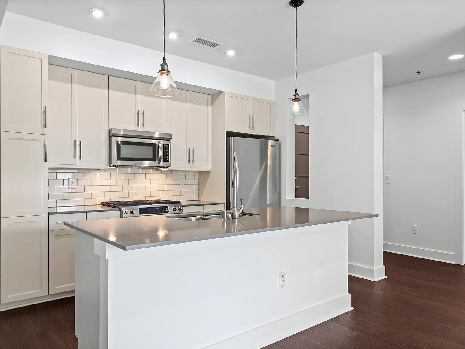 2 bed, 1256 sqft, $3,250 — Photo 4