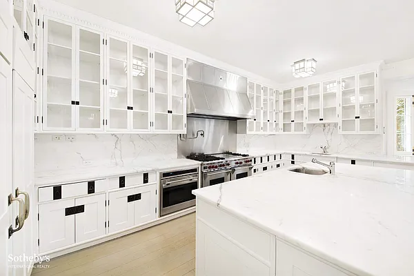 Sold by Sotheby's International Realty | media 8