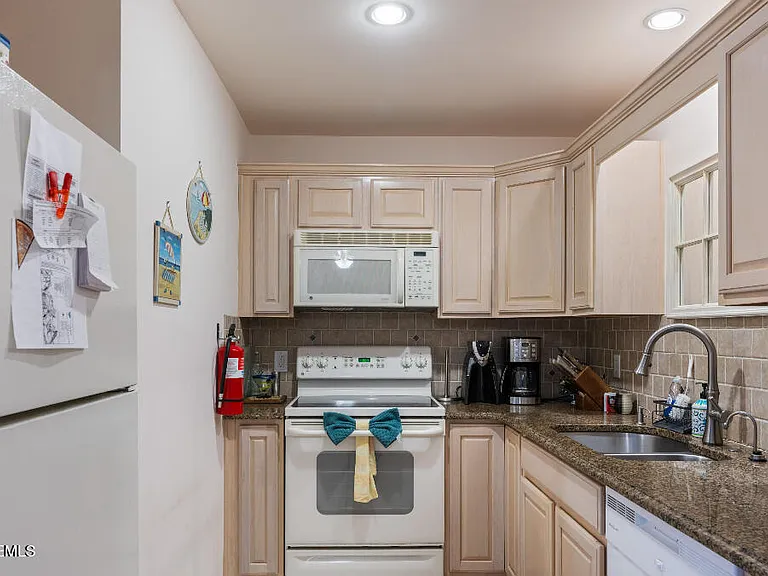 32 Webster Ave #5 — Photo 9
