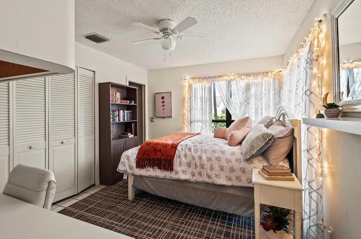4 bed, 2512 sqft, $4,000 — Photo 4
