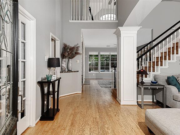 4th image of 22 Classic Oaks Pl