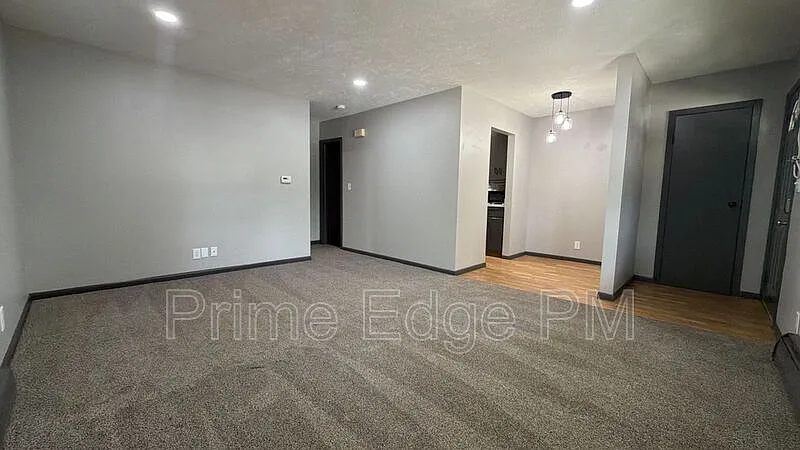4900 Huntington Ave #4